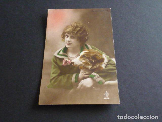 Postales: MUJER CON PERRO POSTAL - Foto 1