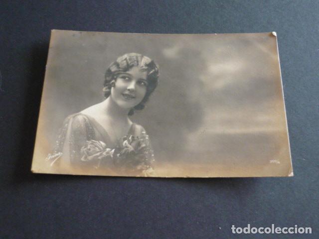 Postales: MUJER ELEGANTE POSTAL - Foto 1