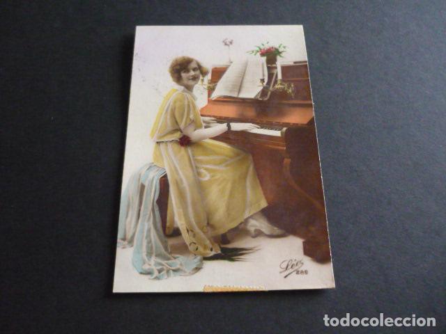 Postales: MUJER TOCANDO EL PIANO POSTAL - Foto 1
