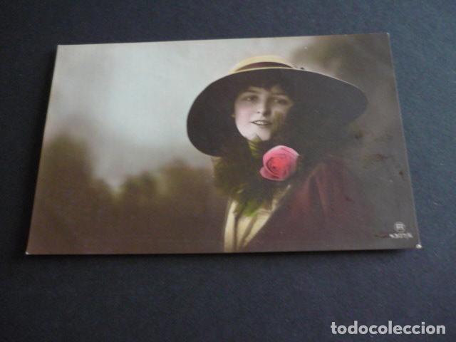 Postales: MUJER ELEGANTE POSTAL - Foto 1