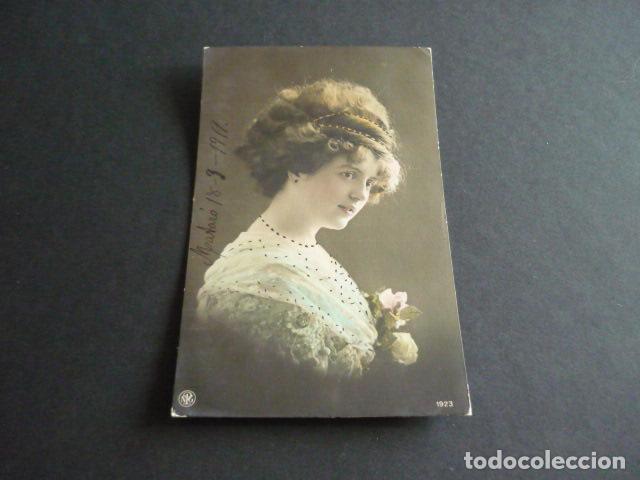 Postales: MUJER ELEGANTE POSTAL - Foto 1