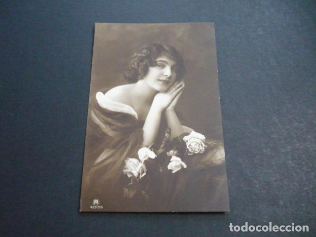 Postales: MUJER ELEGANTE POSTAL - Foto 1