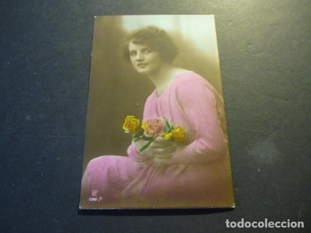Postales: CHICA CON FLORES POSTAL - Foto 1