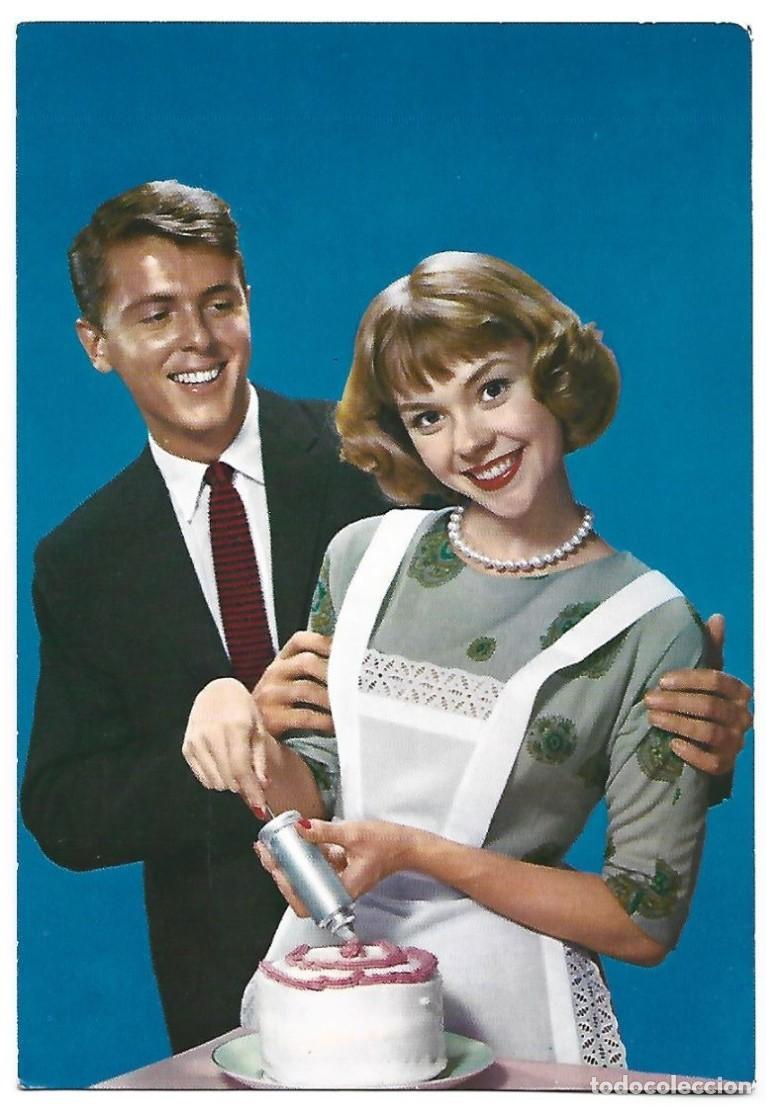 Postales: PAREJA CON CHICA REPOSTERA. - Foto 1