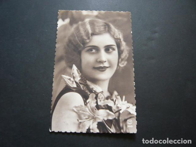 Postales: MUJER ELEGANTE POSTAL - Foto 1