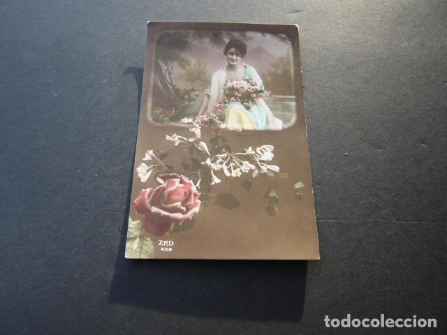 Postales: MUJER CON FLORES POSTAL - Foto 1