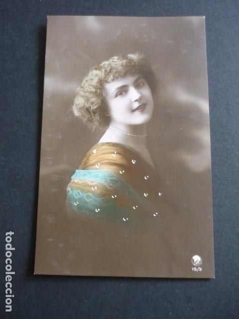 Postales: MUJER ELEGANTE POSTAL - Foto 1