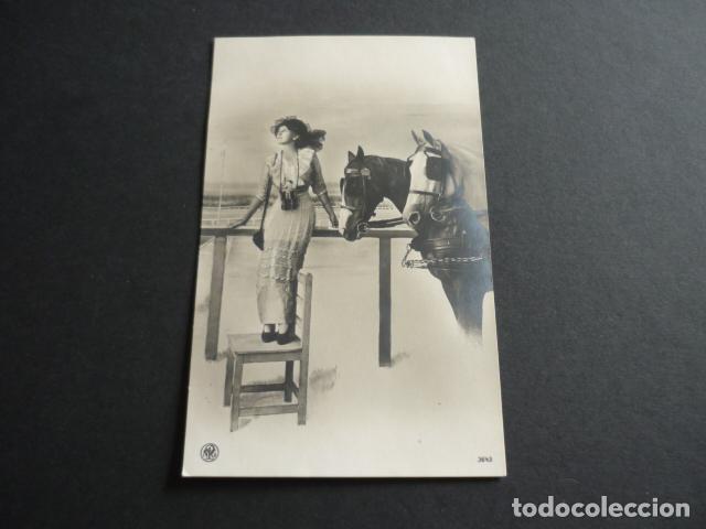 Postales: MUJER ELEGANTE POSTAL - Foto 1