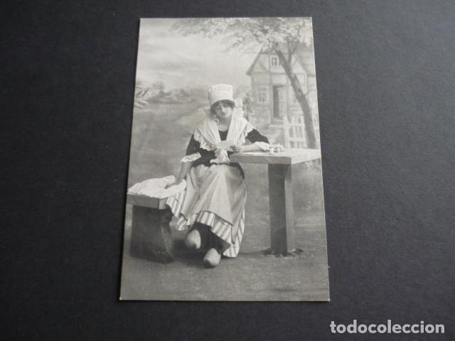 Postales: MUJER ELEGANTE POSTAL - Foto 1
