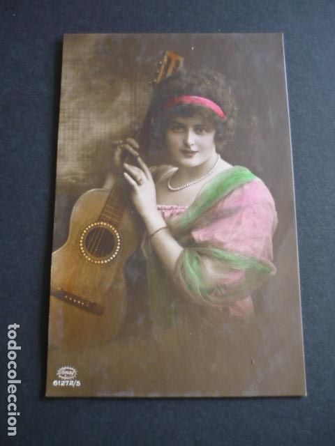 Postales: MUJER ELEGANTE CON GUITARRA POSTAL - Foto 1