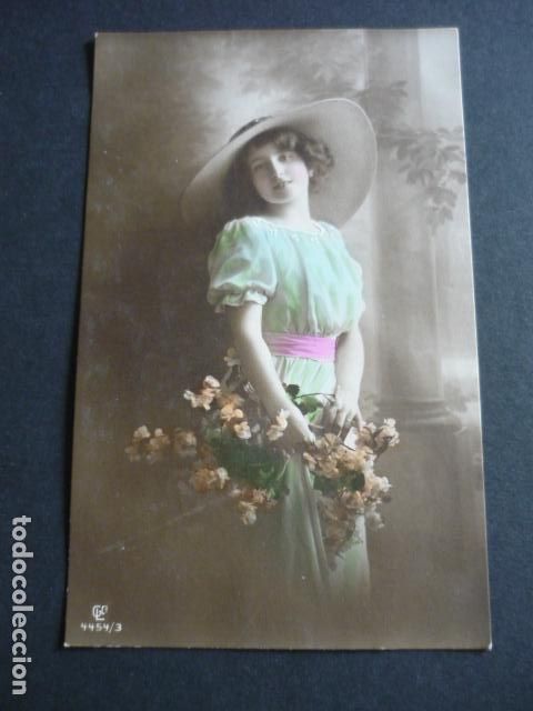Postales: MUJER ELEGANTE POSTAL - Foto 1