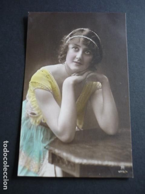 Postales: MUJER ELEGANTE POSTAL - Foto 1
