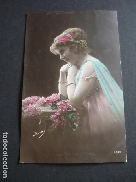 Postales: MUJER ELEGANTE POSTAL - Foto 1