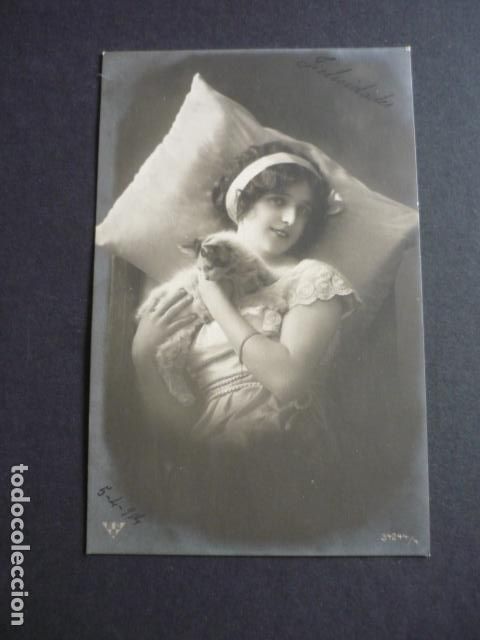 Postales: MUJER ELEGANTE CON GATO POSTAL - Foto 1