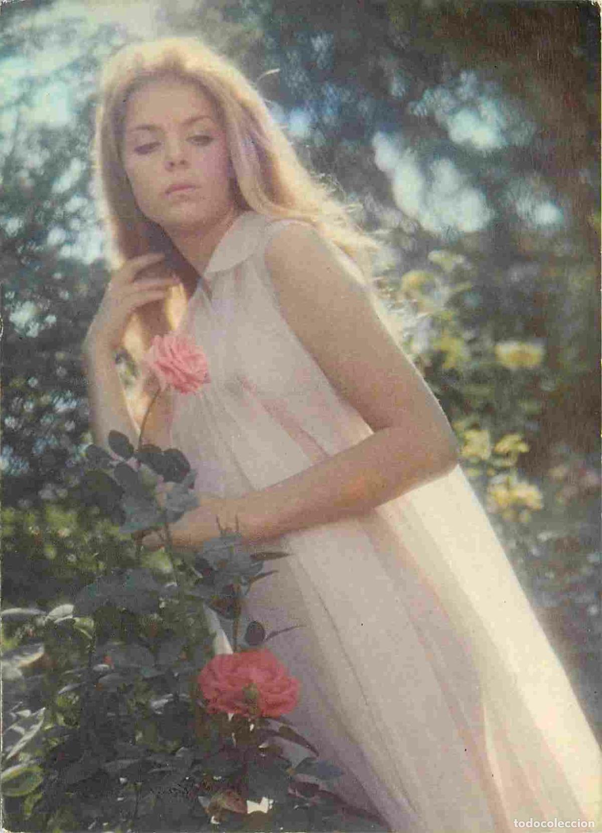 Postais: Carte Postale - Femmes - Roses - CPM - Voir Scans Recto-Verso - Poscard - Carta Postal - Postkarte