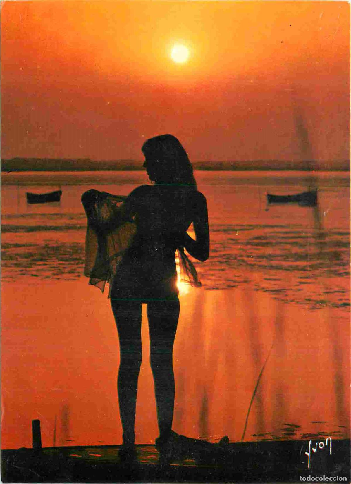 Cartes Postales: Carte Postale - Femmes - Coucher de Soleil - CPM - Voir Scans Recto-Verso - Poscard - Carta Postal -