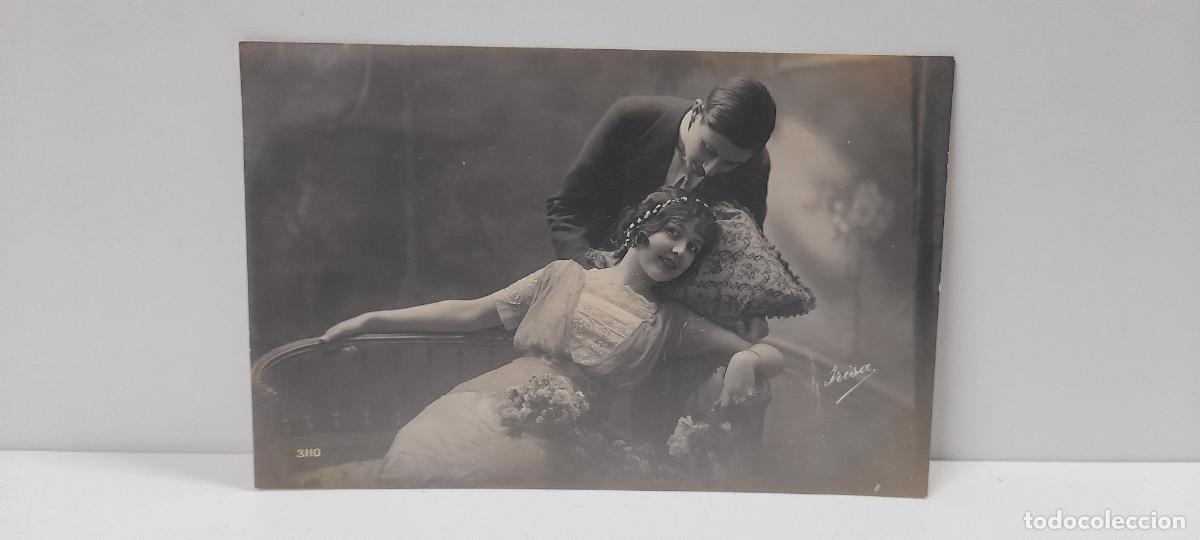 Cartoline: ANTIGUA POSTAL DE UNA PAREJA DE ENAMORADOS . ESCRITA Y FECHADA EN 1916
