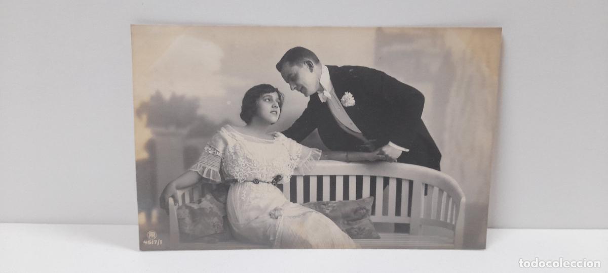 Cartoline: ANTIGUA POSTAL DE UNA PAREJA DE ENAMORADOS . ESCRITA Y FECHADA EN 1916