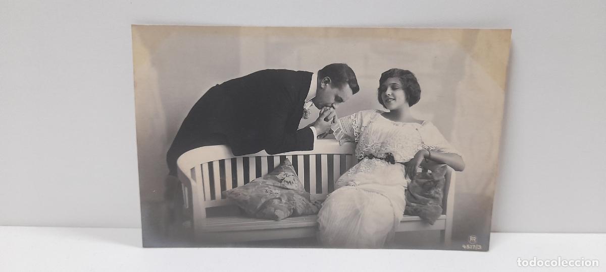 Cartoline: ANTIGUA POSTAL DE UNA PAREJA DE ENAMORADOS . ESCRITA Y FECHADA EN 1916