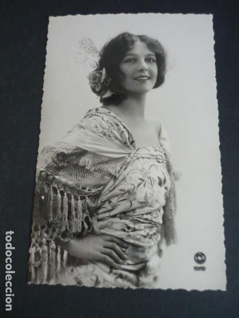 Postales: MUJER CON MANTON Y PEINETA POSTAL - Foto 1