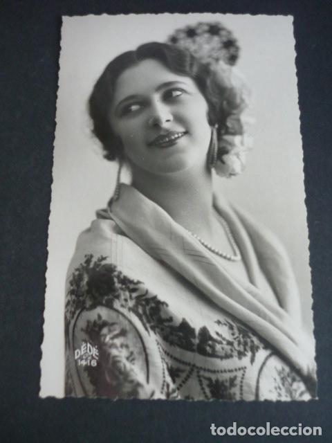 Postcards: MUJER CON MANTON Y PEINETA POSTAL