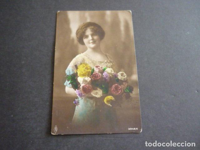 Postales: MUJER CON FLORES POSTAL