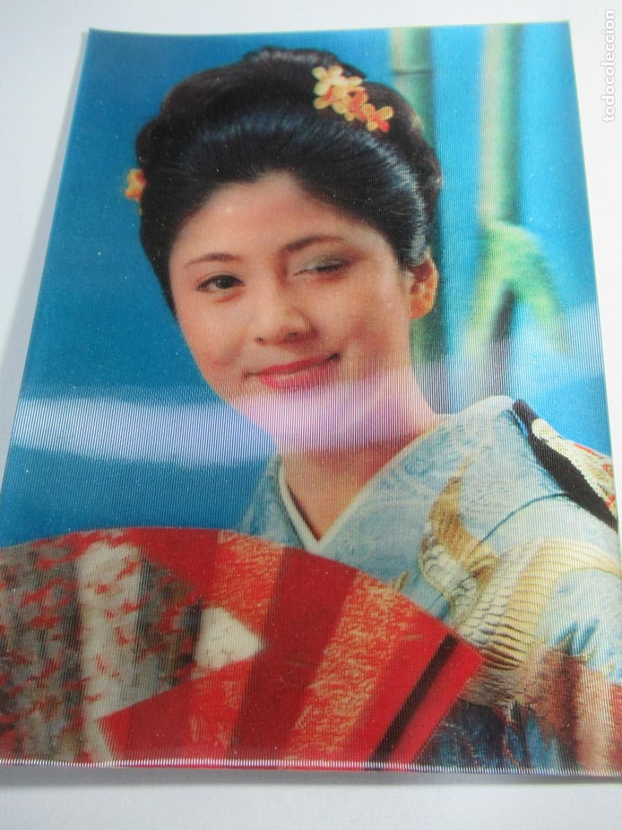 Postales: Postal 3D Tridimensional - Mujer china gui&ntilde;ando el ojo y sonriendo con el movimiento - Escrita