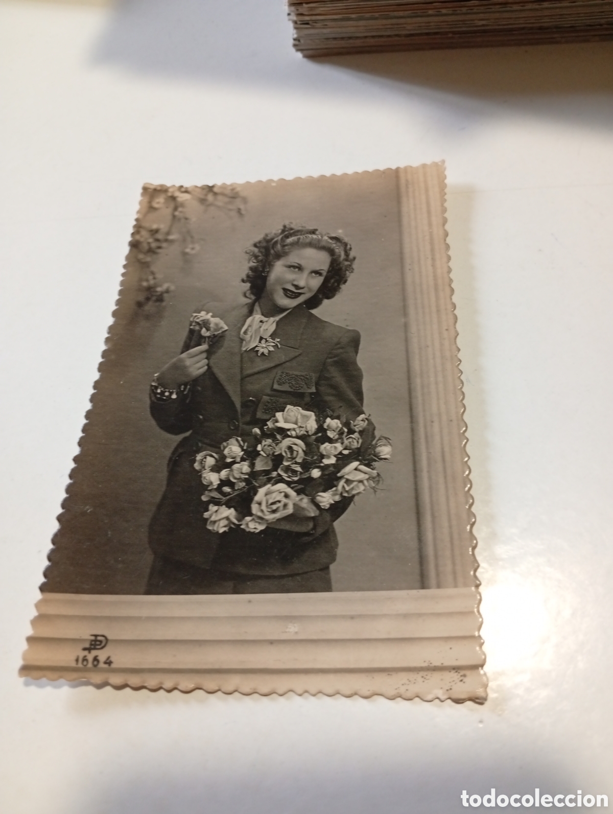 Postales: Postal antigua mujer flores , dirigida a Paquita Moncho, Sueca