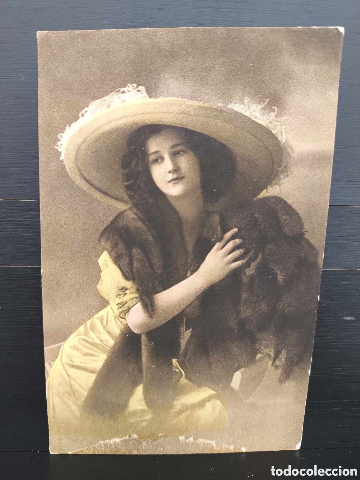 Postales: Antigua postal fotogr&aacute;fica coloreada retrato de mujer joven elegante Belle &Eacute;poque art&iacute;stica 1913