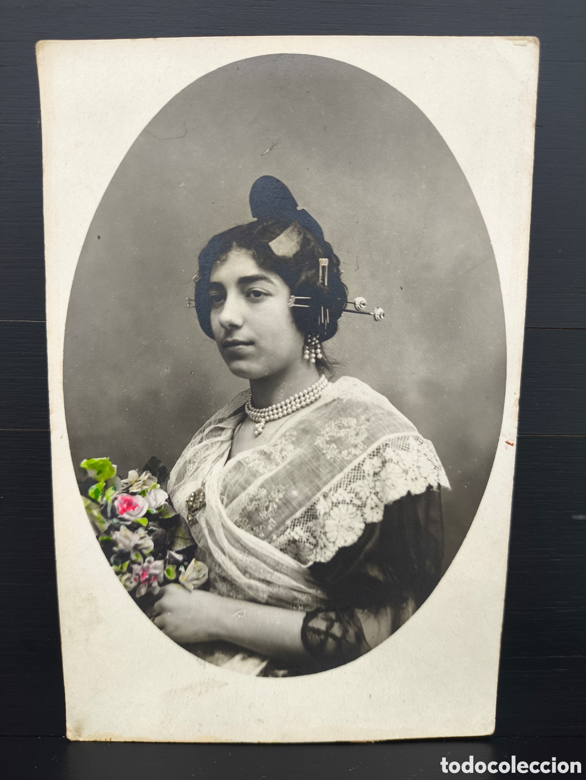 Postales: Antigua postal fotograf&iacute;a de estudio coloreada retrato mujer Fallera vestimenta tradicional Valencia
