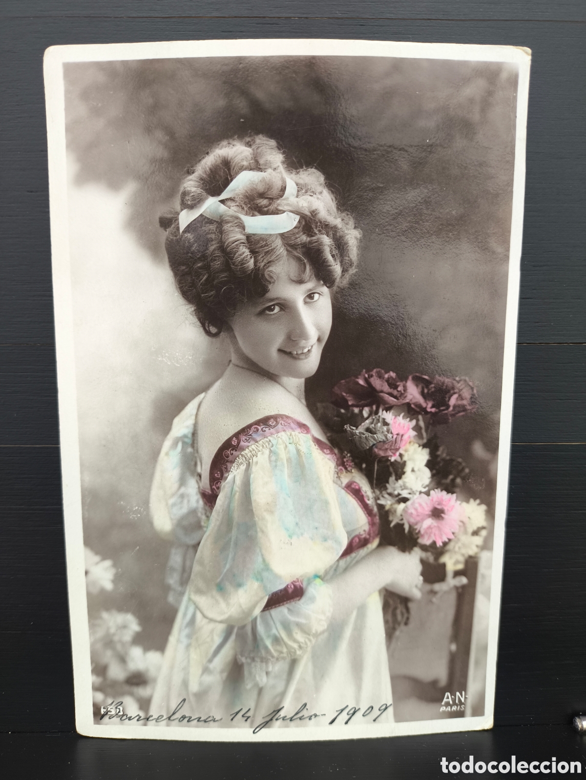 Postales: Antigua postal fotogr&aacute;fica coloreada retrato de mujer joven Belle &Eacute;poque rom&aacute;ntica fantas&iacute;a 1909