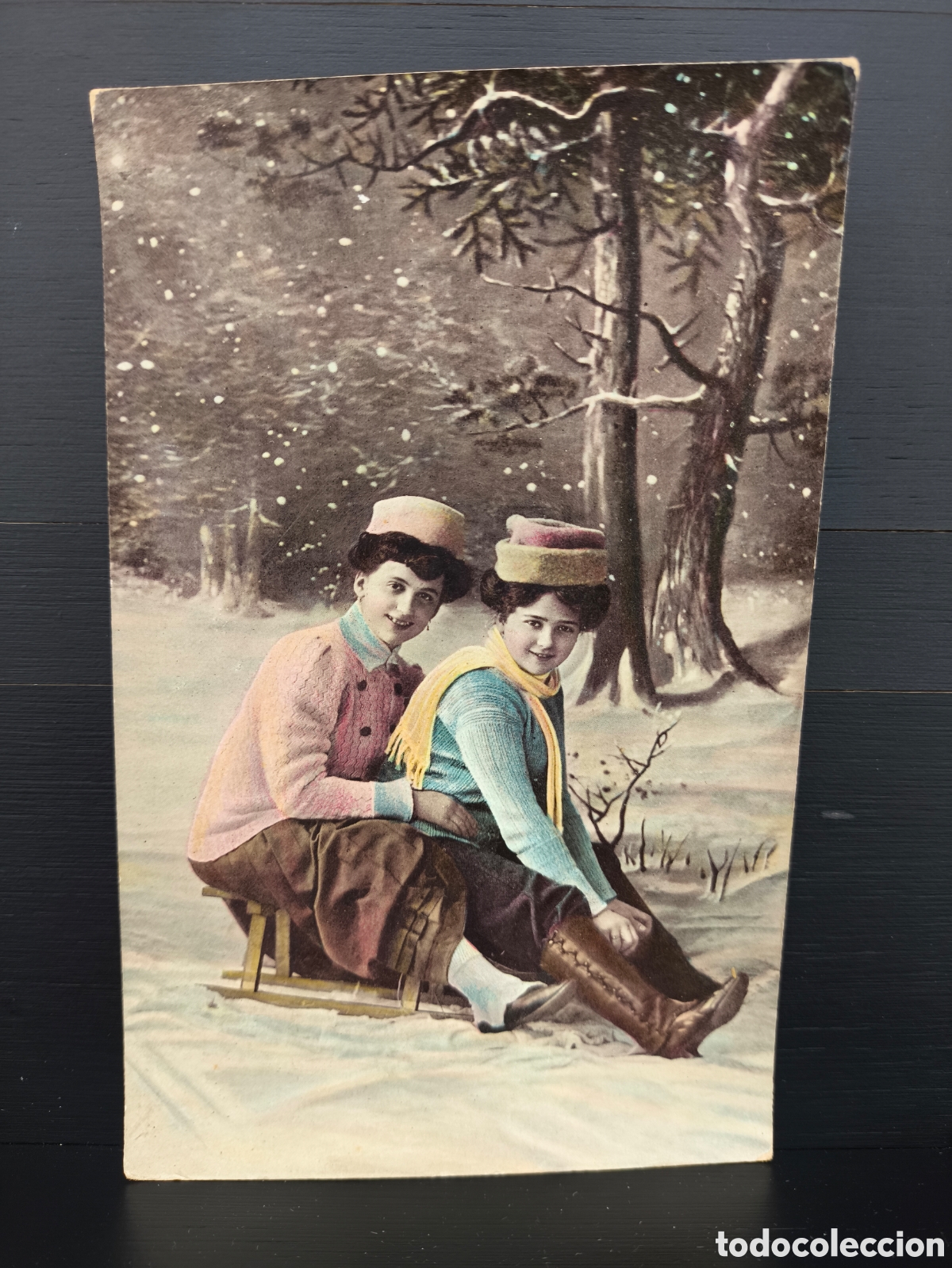 Postales: Antigua postal fotogr&aacute;fica coloreada mujeres trineo Belle &Eacute;poque rom&aacute;ntica fantas&iacute;a art&iacute;stica 1909