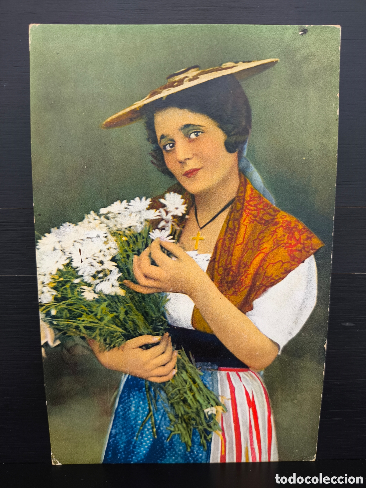 Postales: Antigua postal fotogr&aacute;fica coloreada mujer vendedora de flores traje tradicional Costa Azul Francia