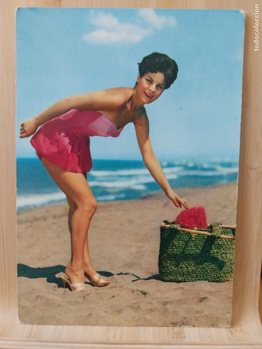 Postales: MUCHACHA EN LA PLAYA A&Ntilde;OS 60 POSTAL RIP SC ORIGINAL CESTA EN LA PLAYA