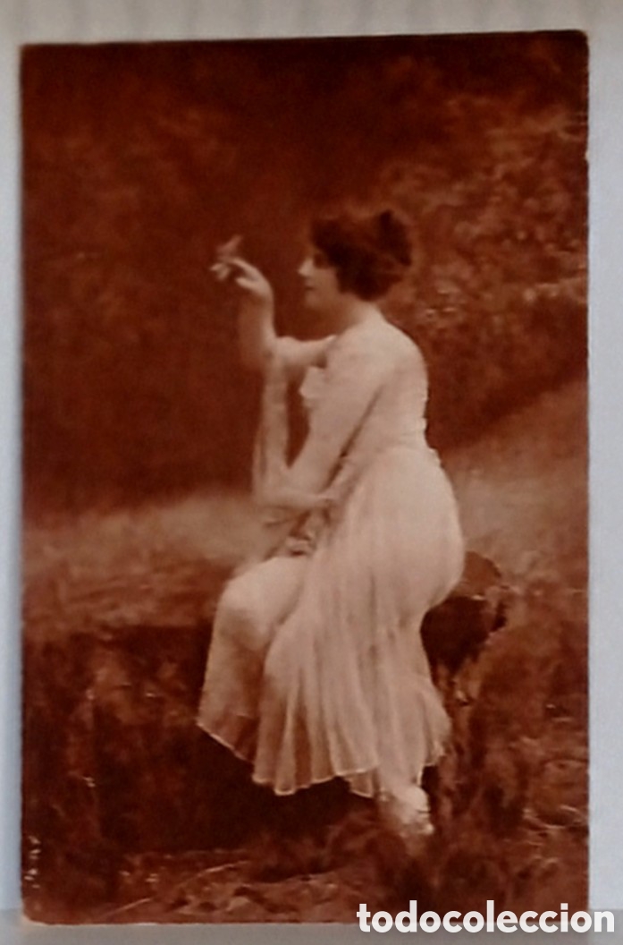 Postales: POSADO MUJER EN ESTUDIO FOTOGR&Aacute;FICO, AMAG GRAVURE