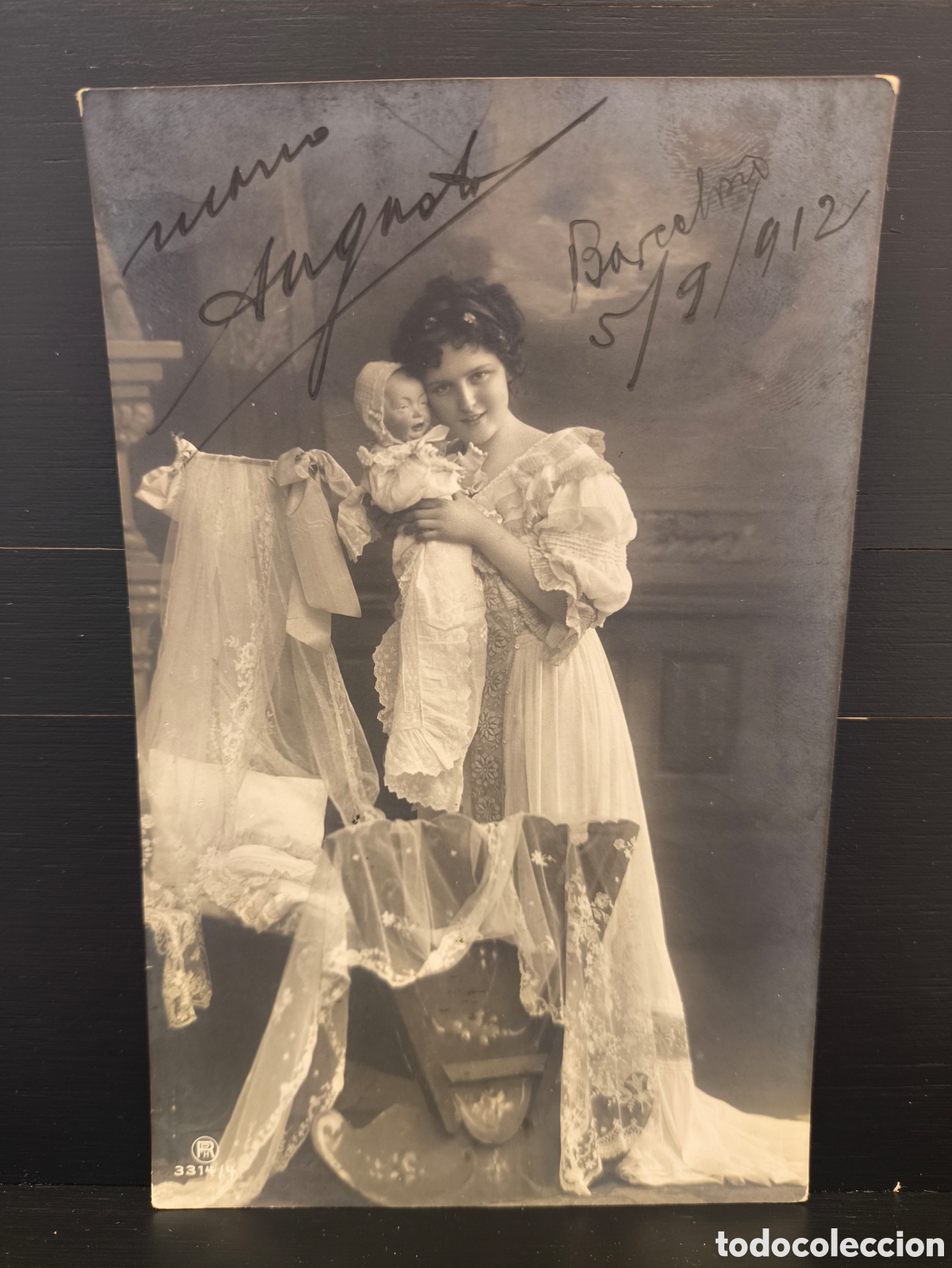 Postales: Antigua postal fotogr&aacute;fica retrato de mujer joven con mu&ntilde;eco beb&eacute; rom&aacute;ntica fantas&iacute;a art&iacute;stica 1912