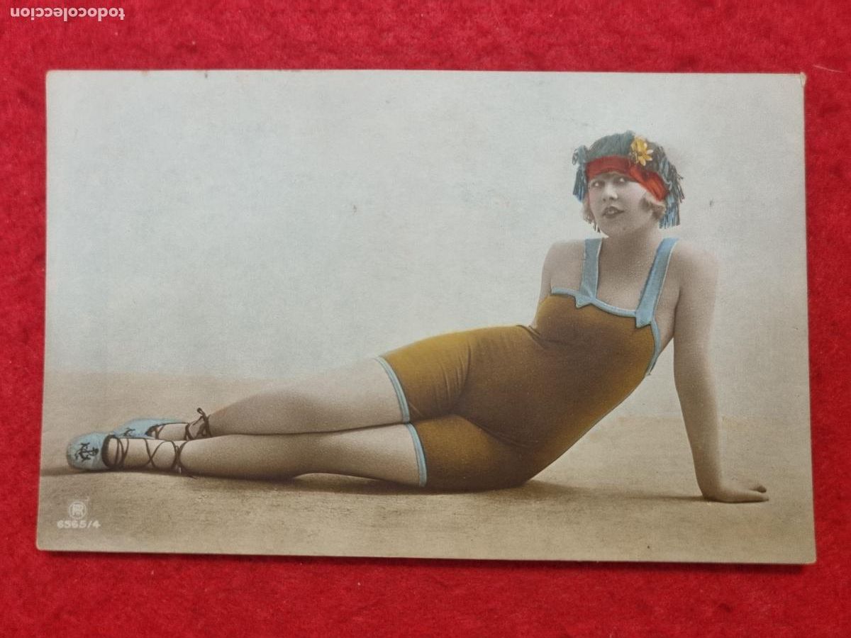 Postales: POSTAL CHICA CON BA&Ntilde;ADOR POSANDO EN ESTUDIO COLOREADA ANTIGUA ORIGINAL ORIGINAL P2466