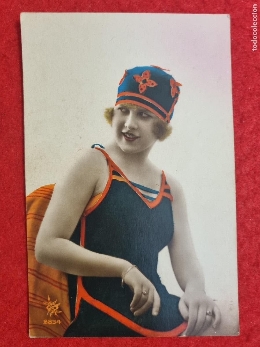 Postales: POSTAL CHICA CON BA&Ntilde;ADOR POSANDO EN ESTUDIO COLOREADA ANTIGUA ORIGINAL ORIGINAL P2468