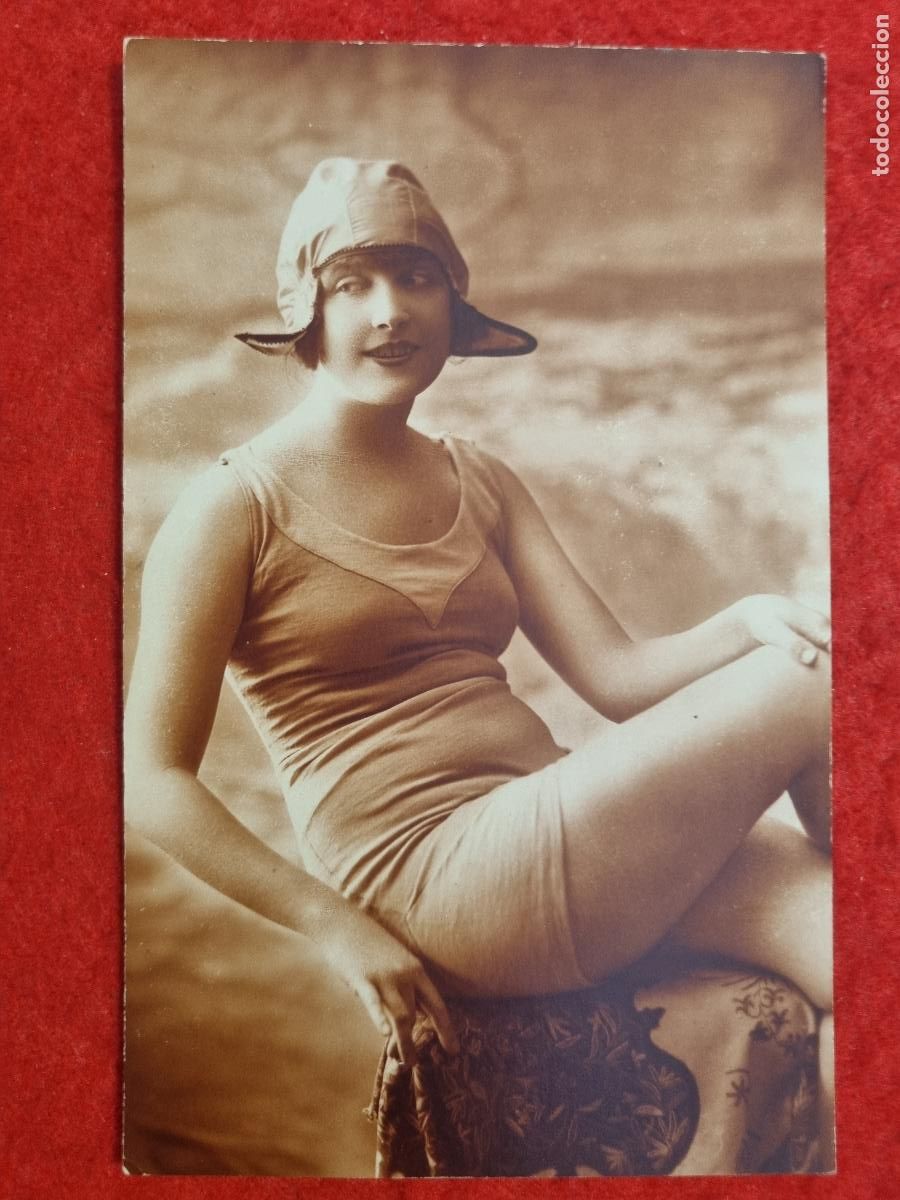 Postales: POSTAL CHICA CON BA&Ntilde;ADOR POSANDO EN ESTUDIO COLOREADA ANTIGUA ORIGINAL ORIGINAL P2469