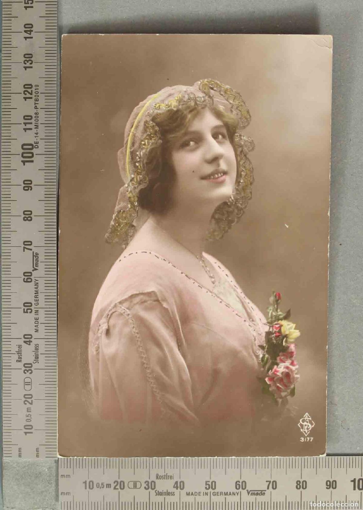 Postales: POSTAL. Mujer con flores - Foto 1