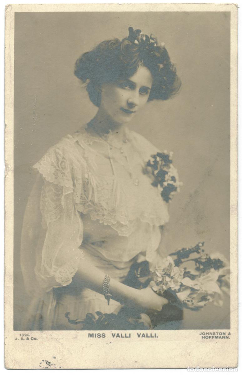 Postales: Actriz VALLI, Valli_Beagles. 1325. Photo Johnston & Hoffmann