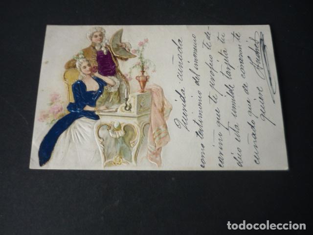 Postales: PAREJA ANTE ESCRITORIO POSTAL EN RELIEVE CON ROPA APLICADA