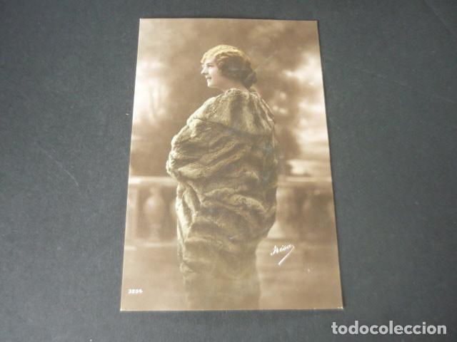 Postales: MUJER ELEGANTE POSTAL - Foto 1