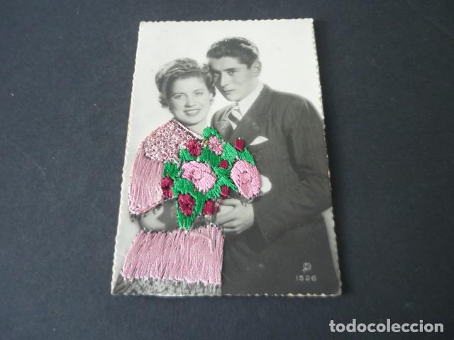 Postales: PAREJA DE ENAMORADOS POSTAL BORDADA