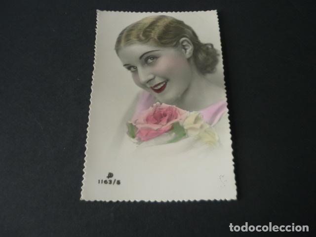Postales: MUJER CON ROSA POSTAL - Foto 1