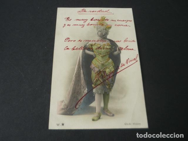 Postales: MUJER ELEGANTE CON CAPA POSTAL - Foto 1