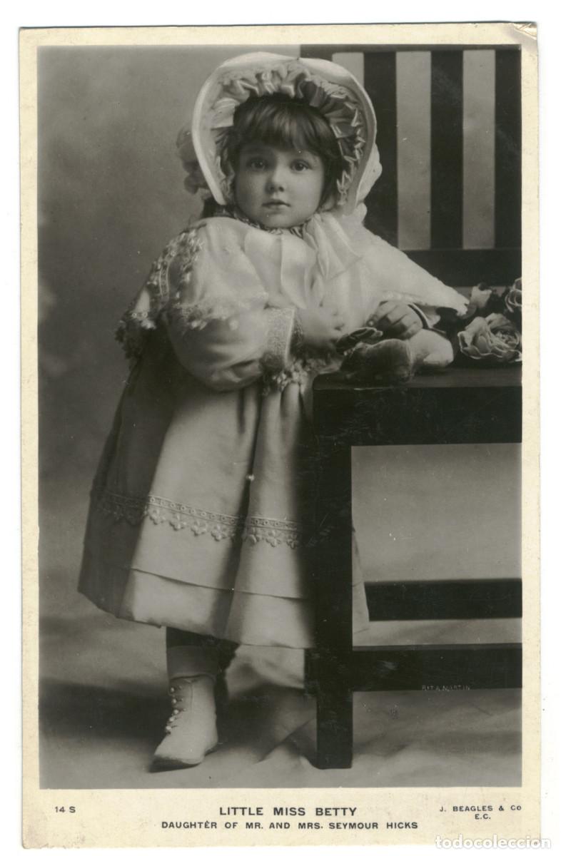Postales: Actor HICKS, Betty Seymour _Beagles. 14 S