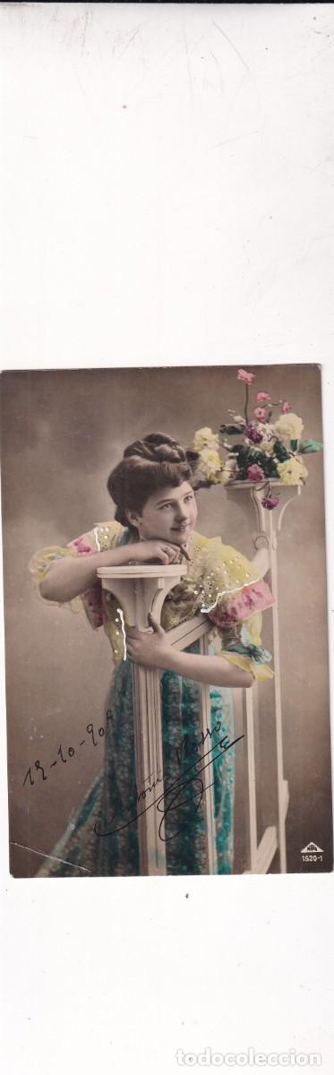 Postales: Postal mujer con flores. Escrita en 1909