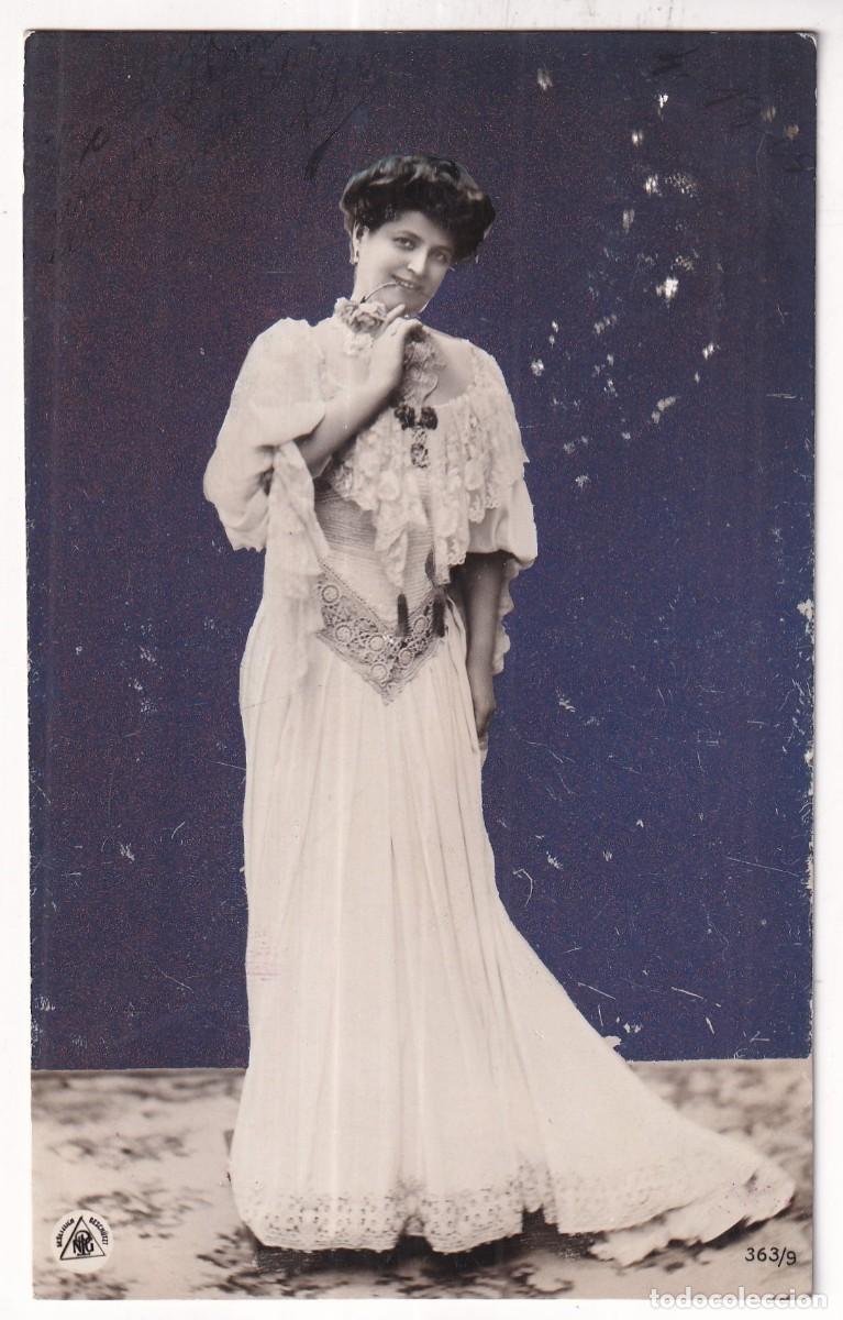 Postales: Postal mujer, acabado fotogr&aacute;fico . Reverso sin dividir. Circulada.
