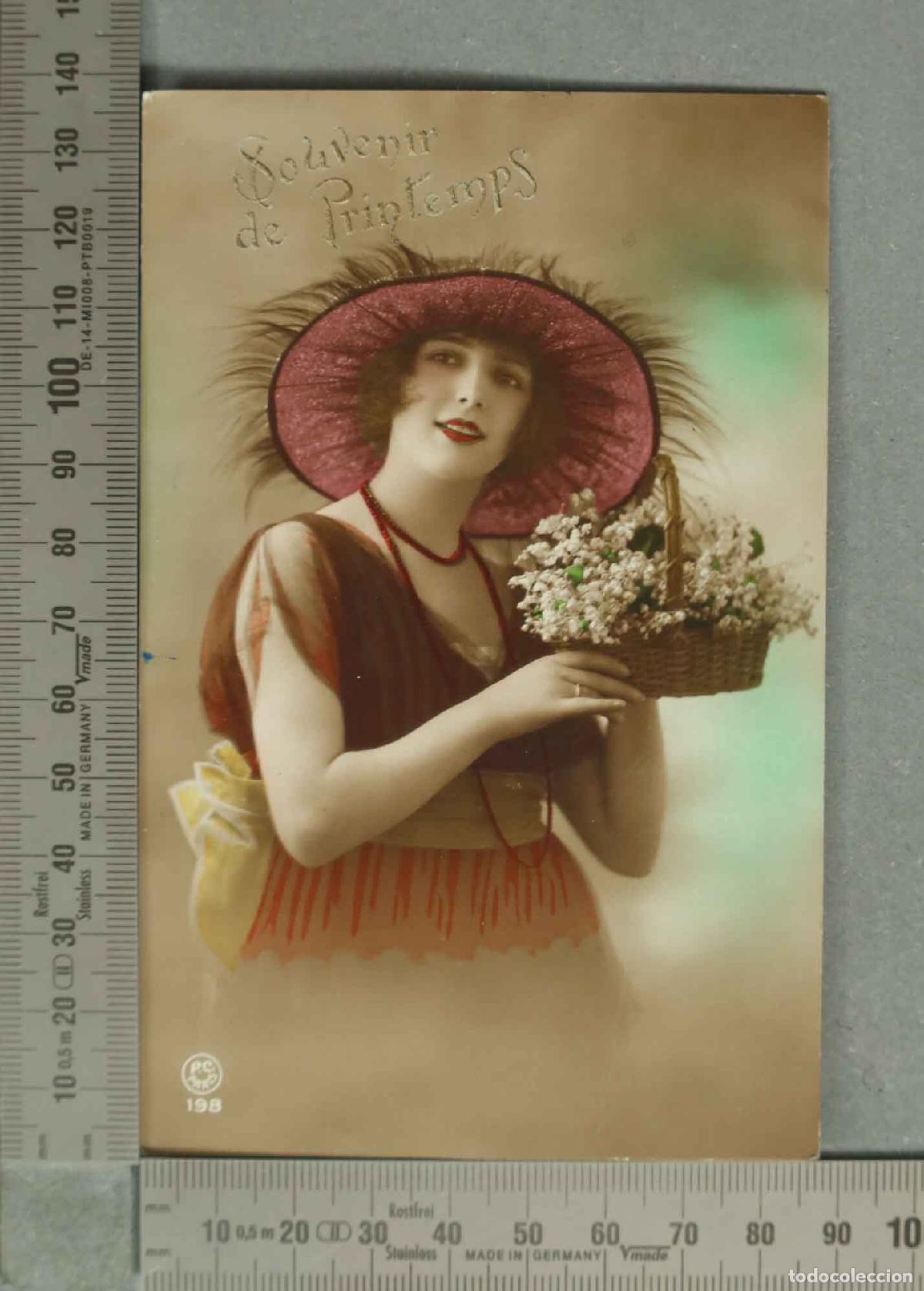 Postales: POSTAL. Souvenir de Printemps - Mujer con sombrero y ramo de flores - Coloreada de &eacute;poca